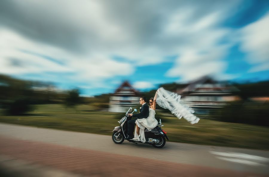 Fotógrafo de casamento Raimondas Kiuras (raimondaskiuras). Foto de 4 de maio 2017