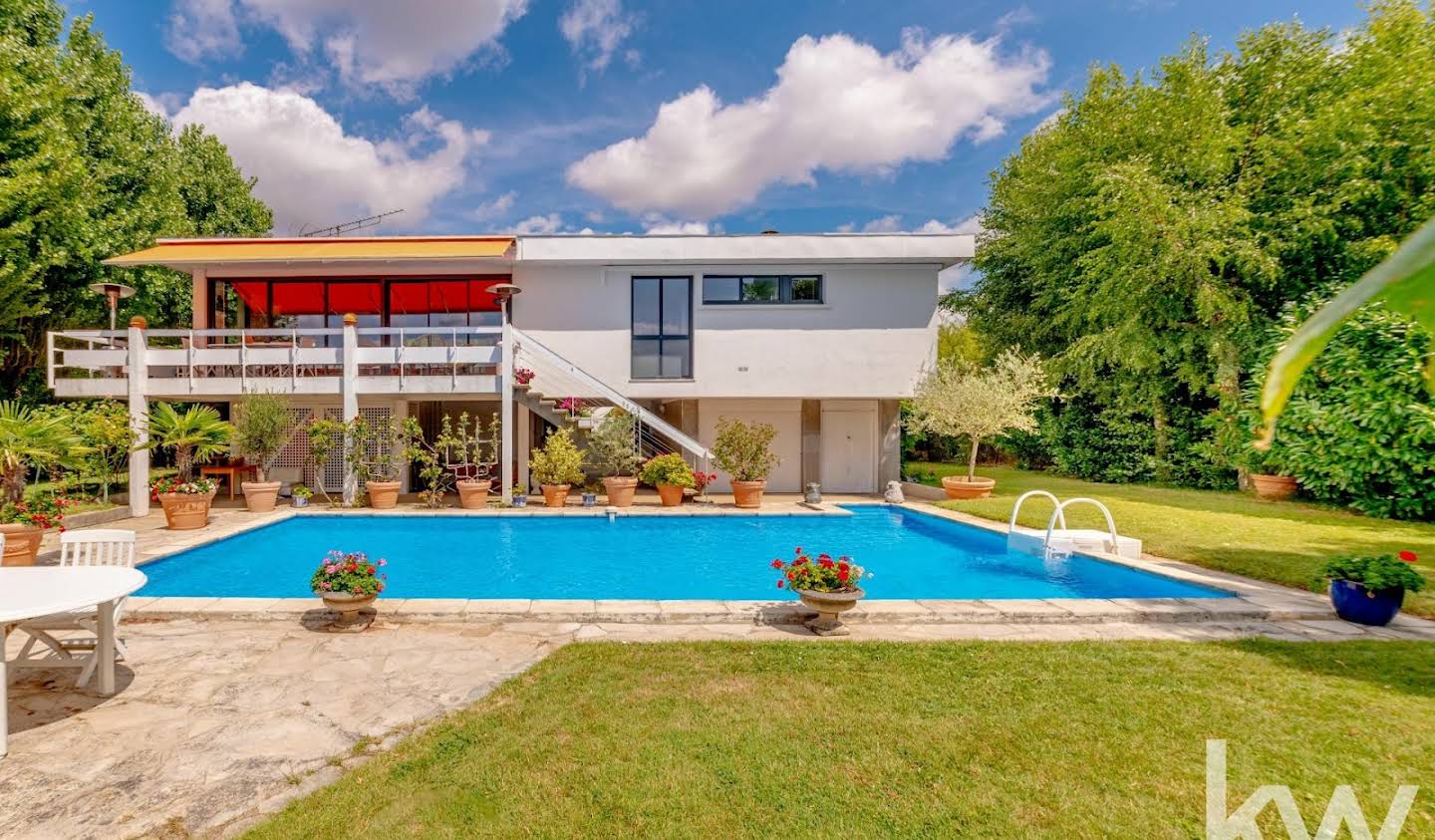 Maison avec piscine et terrasse Vaux-sur-Seine