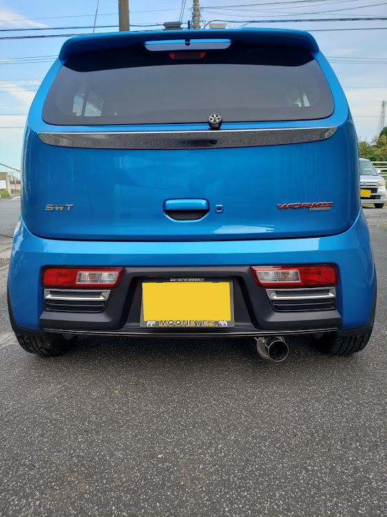 アルトワークスのha36s・ピボットスロコン・トランクドアカーボンカバーに関するカスタム事例の投稿画像1枚目