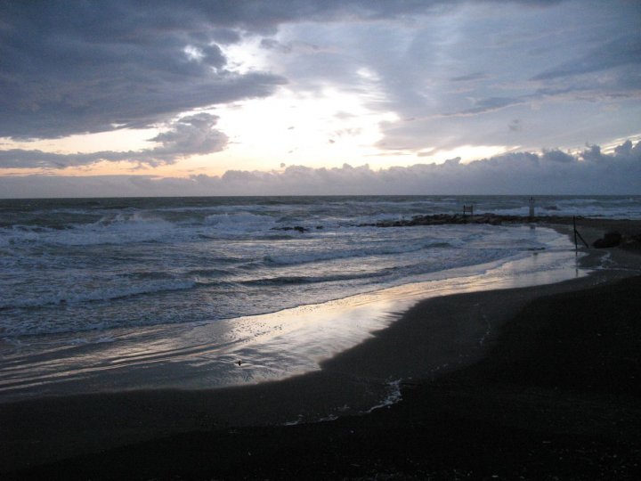 Mare e cielo minacciosi... di Yorial