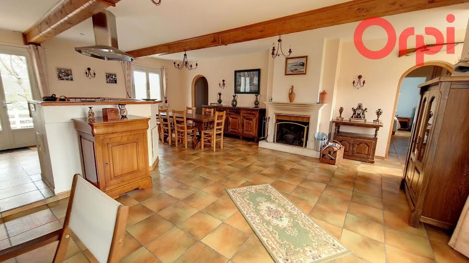 Vente maison 8 pièces 186 m² à Avrille (85440), 306 500 €