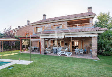 Maison avec piscine et terrasse 16