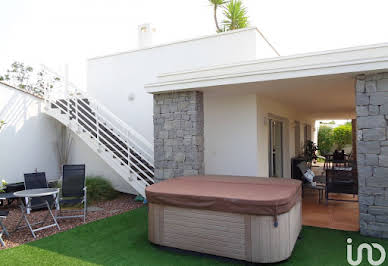 House with terrace 2