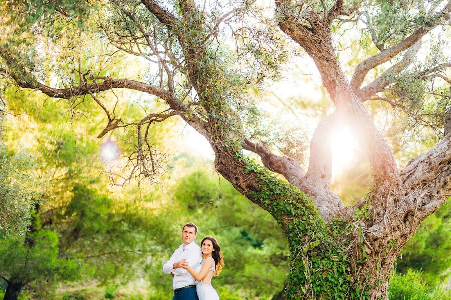 Wedding photographer Aleksandra Nadtochaya (alexnadtochaya). Photo of 16 February 2017