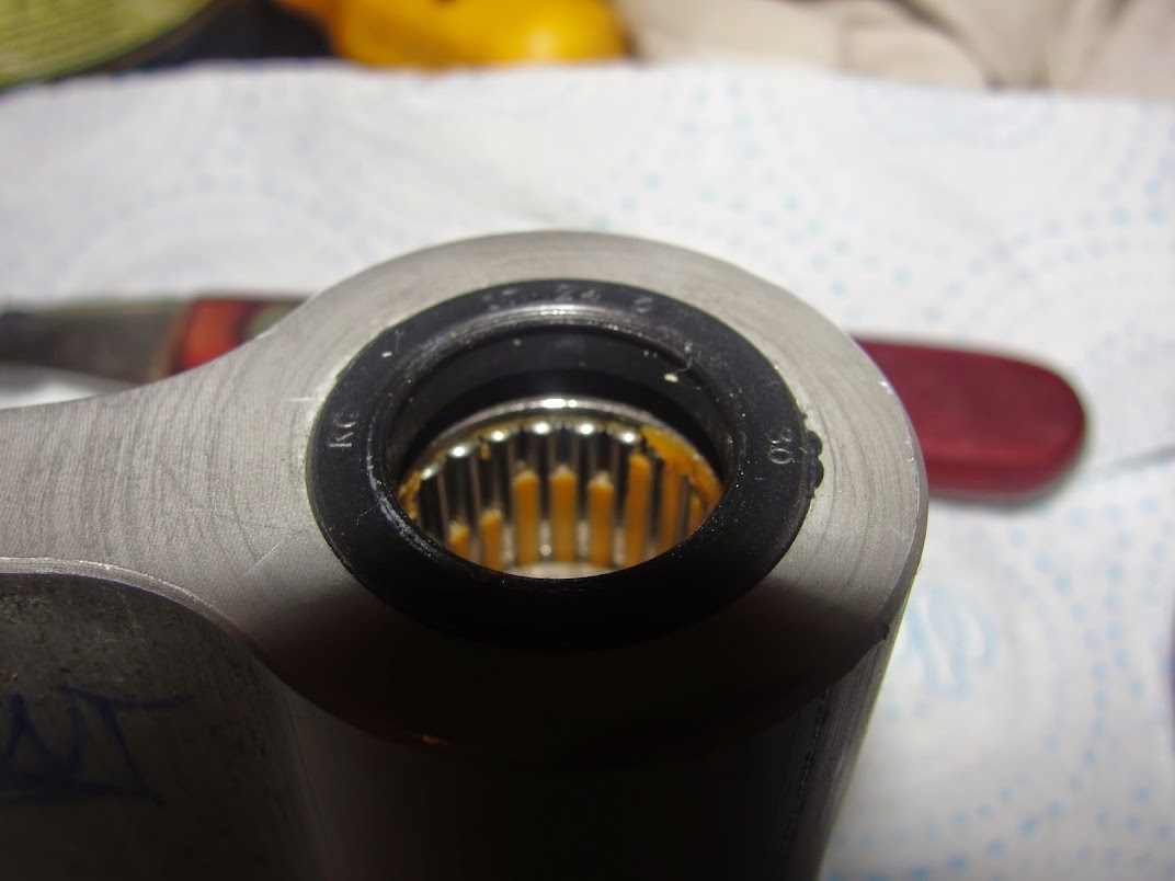 Grease your rear suspension linkage NOW! Page 3 Triumph Rat