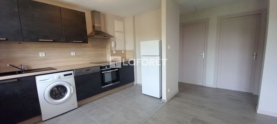 Location  appartement 2 pièces 38.5 m² à Saint-Flour (15100), 418 €