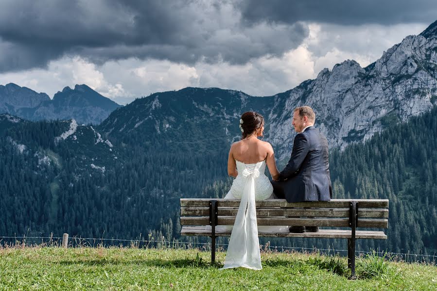 Fotografer pernikahan Ovidiu Pislea (ovipshoots). Foto tanggal 12 Juli 2021