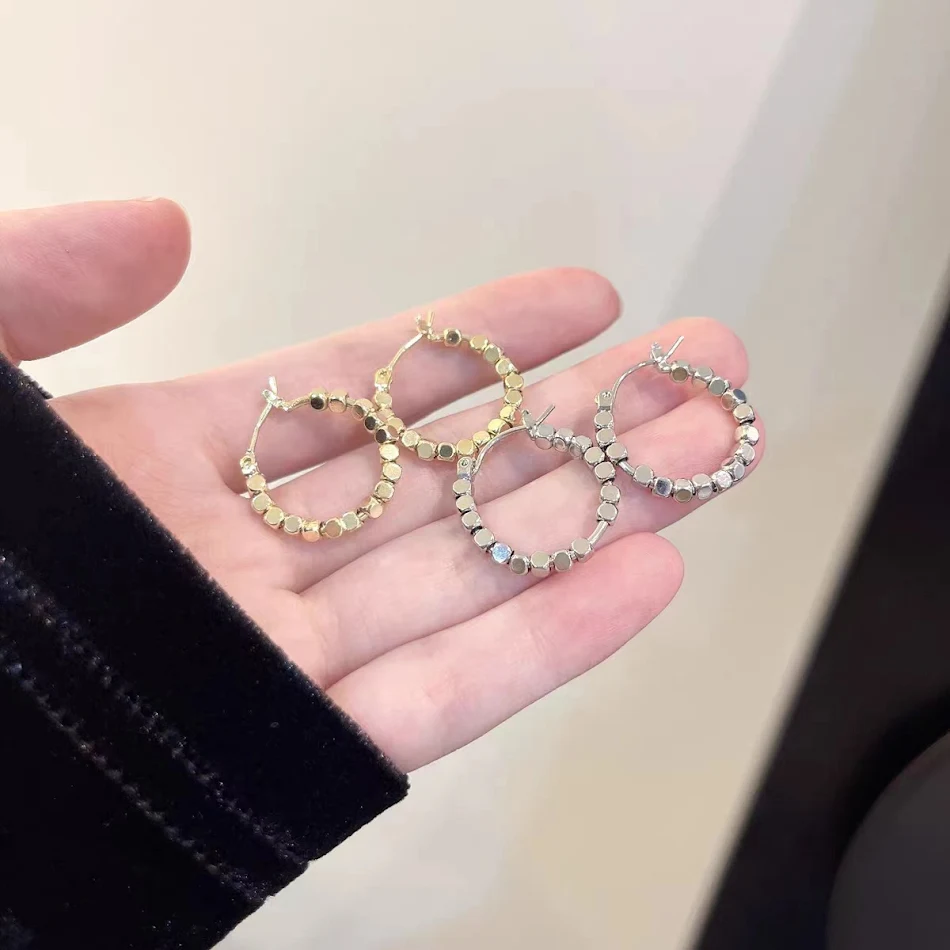 Vrouwenmode geometrische oorbellen Temperamentvol ontwerp. Stijlvolle accessoires voor dames. Perfect voor een geraffineerde en veelzijdige uitstraling.