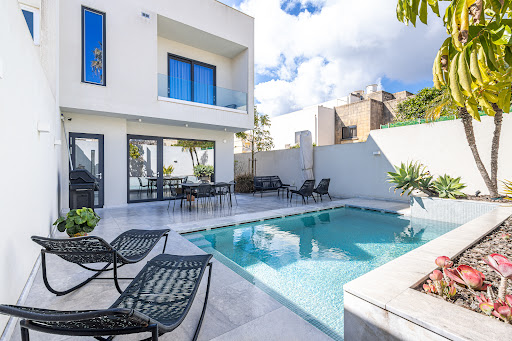 Contemporary house with pool and garden 1
