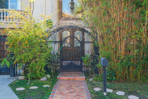 House with pool 4