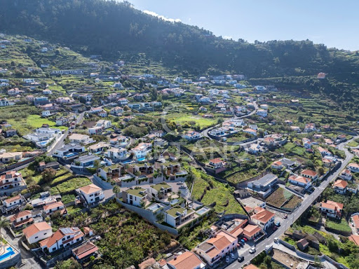 Maison avec piscine et jardin 4