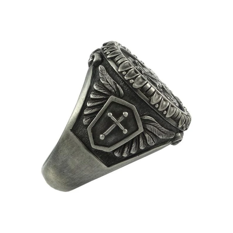 Bague religieuse vintage, foi et style intemporel. Portez votre spiritualité avec ce bijou unique et significatif, un symbole de croyance et de foi.