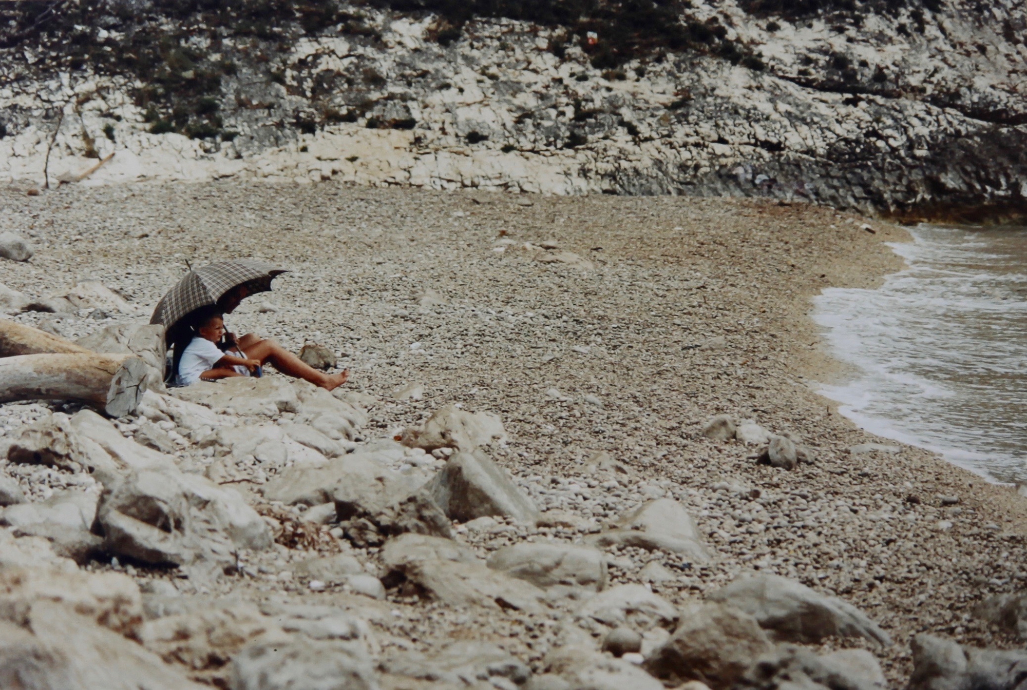 spiaggia stranamente deserta... di Lucabanchini