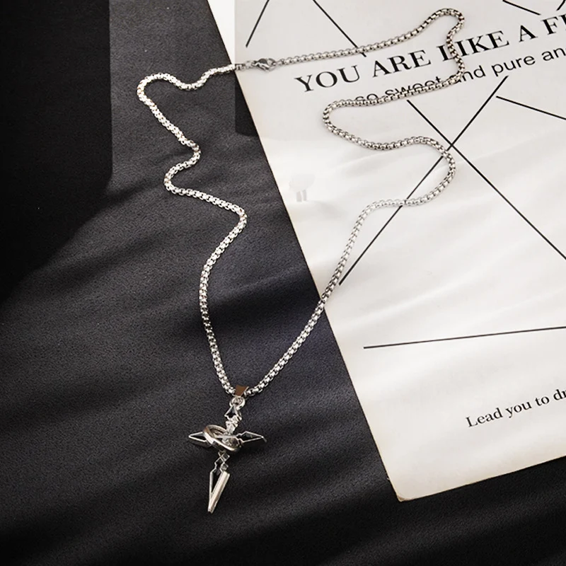 Collier pendentif croix noire cercle unique goutte d'huile, un bijou élégant et intemporel pour femmes et hommes.