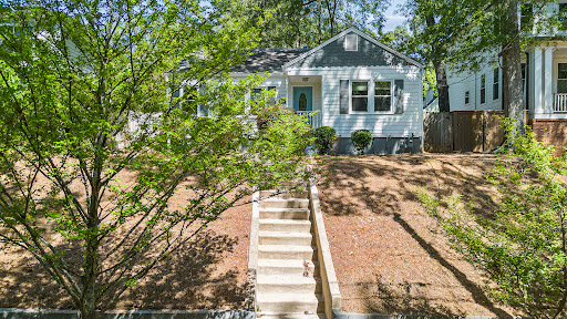 House with garden 1