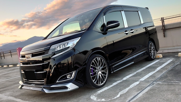 ヴォクシーのヴォクシー 80・ノア80後期・BLITZ・TRD・M'z SPEEDに関するカスタム事例の投稿画像2枚目