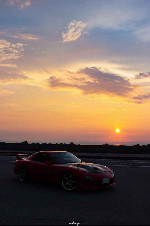 おしずさんが投稿した車写活・RX-7・夕焼け空・FD3S・夕焼けショットに関するカスタム事例の投稿画像1枚目