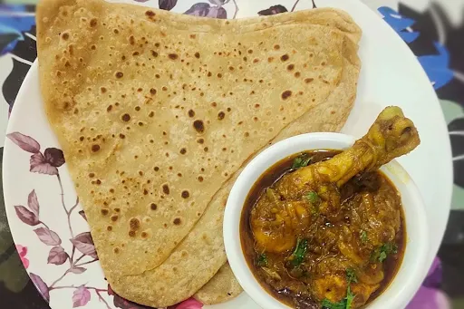 4 Tikona Paratha With Chicken Curry [2 Pieces]
