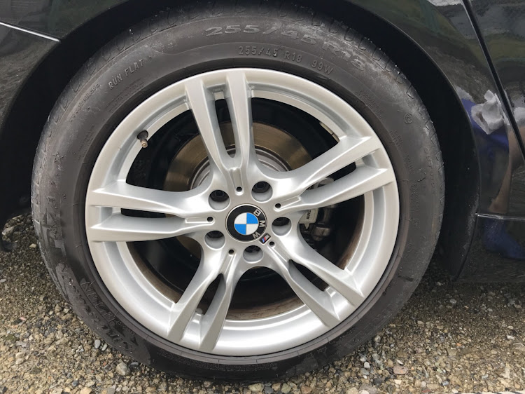 その他のホイール塗装・bmwに関するカスタム事例の投稿画像2枚目