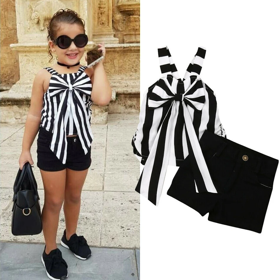 Vestido de menina sem mangas com renda, ideal para ocasiões especiais. Um look elegante e fresco para sua pequena princesa.