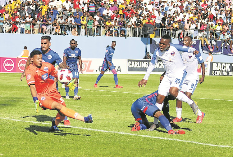 Lerato Manzini of Chippa United has his shot stopped by SuperSport United goalkeeper Ronwen Williams, left, during their Premiership League match in Mdantsane.