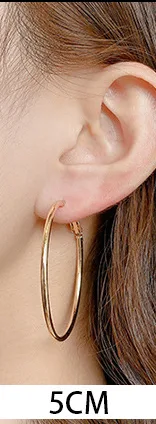 Boucles d'oreilles en argent, simples et exagérées, avec du tempérament. Accessoire de mode idéal pour sublimer votre style.