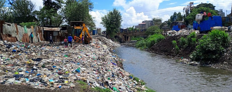 Nairobi River passing along Korogocho.