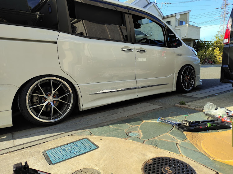 ノアのホイール交換・マーベリック・車高調整・肩の荷がおりた・国家資格おつかれーに関するカスタム事例の投稿画像4枚目
