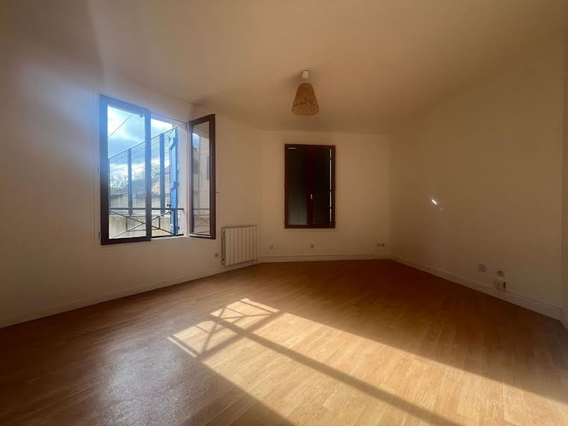 Location  appartement 1 pièce 25 m² à Saint-Leu-la-Forêt (95320), 565 €