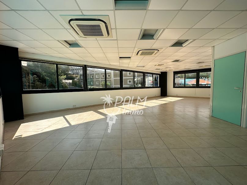Location  locaux professionnels  200 m² à Vallauris (06220), 4 570 €