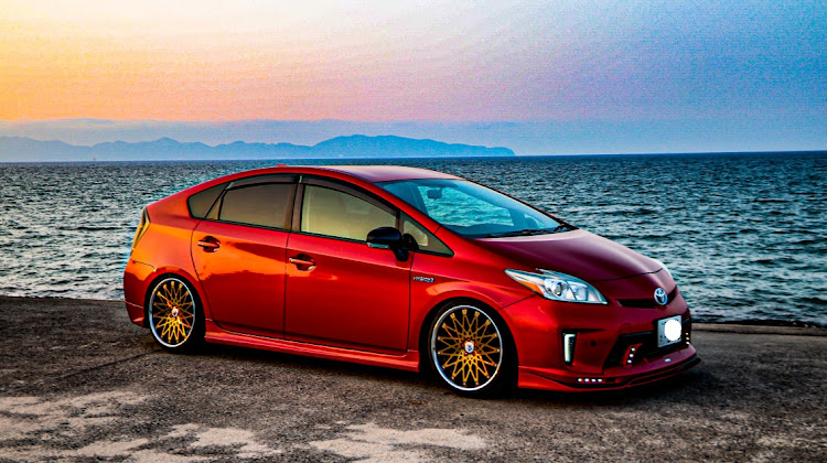 プリウスのみんなのボディカラー・レッドマイカメタリック・puriten family・3R3・CRIMSON RS CV WIREに関するカスタム事例の投稿画像2枚目