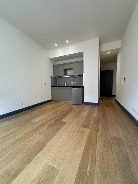 Location  appartement 1 pièce 29 m² à Toulon (83000), 433 €