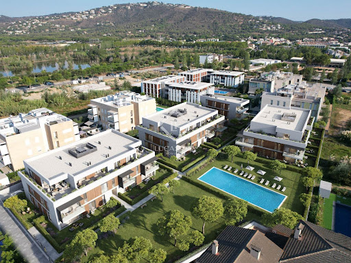 Appartement avec terrasse et piscine 2