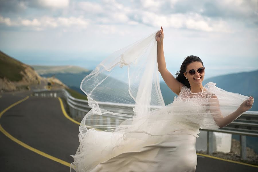 Fotógrafo de casamento Antochi Constantin (antochiconstan). Foto de 1 de setembro 2015