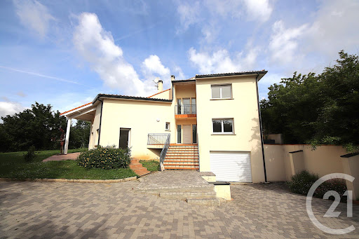 House with pool 2