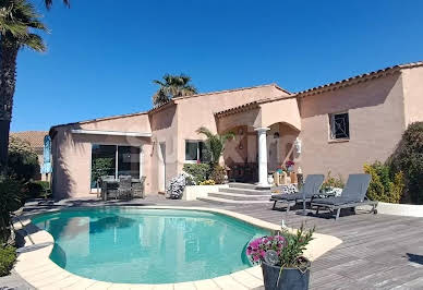 Villa avec piscine et terrasse 15