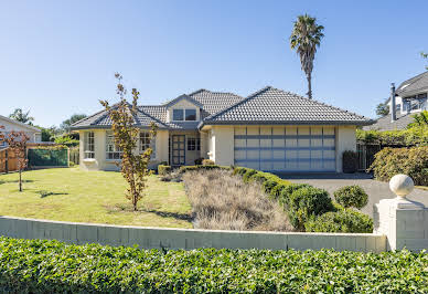 House with garden 1