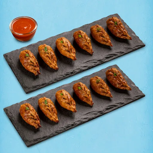 Fried Veg Wheat Momos With Momo Chutney- 12 Pcs