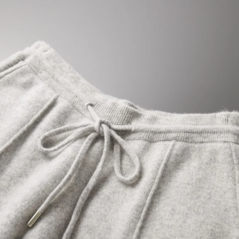 Pantalon de sport décontracté épais en laine, coupe droite. Vêtement d'extérieur parfait pour le sport et les loisirs, confortable et chaud.