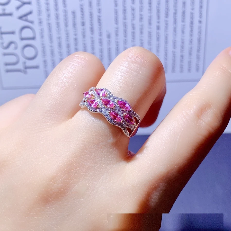Anello con pietra preziosa naturale in argento S925, eleganza senza tempo. Un gioiello per esprimere la tua bellezza naturale e il tuo stile unico.