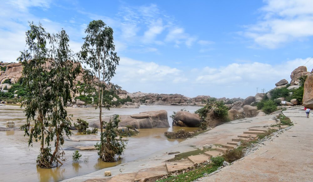 tungabhadra+river+virupaksha+temple+hampi+images+karnataka