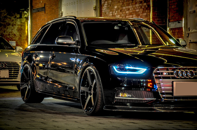 S4 アバントのアウディのある生活・アウディ好きな人と繋がりたい・函館赤レンガ・オイル総選挙に関するカスタム事例の投稿画像1枚目