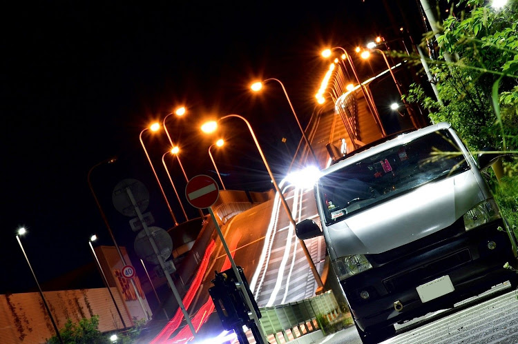 ハイエースバンの黒バンパー愛好会・BBLM・大阪・なみはや大橋・コメント不要ですに関するカスタム事例の投稿画像3枚目