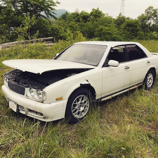 セドリックのパーツどり・60周年記念車・時代の流れ・草ヒロ・部品提供
