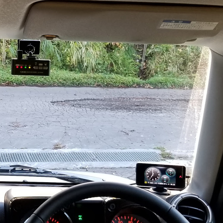ジムニーの煽り運転対策・煽り運転撲滅・ドライブレコーダー・レーダー連動に関するカスタム事例の投稿画像2枚目