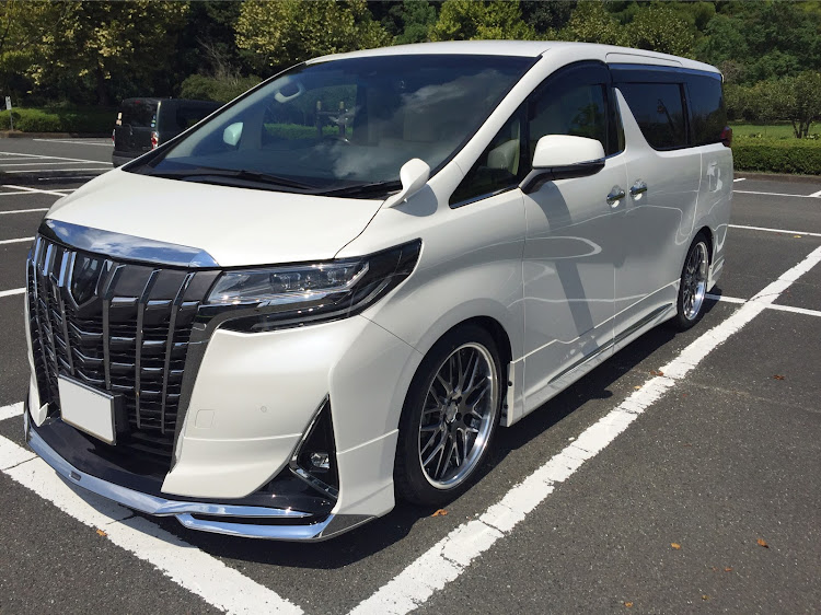 アルファードのホイール交換・車高調整に関するカスタム事例の投稿画像3枚目