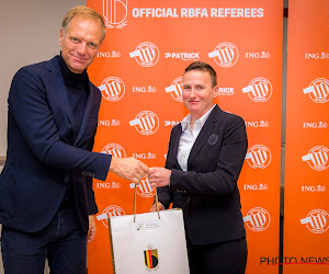 Une arbitre belge assistante à l'Euro féminin