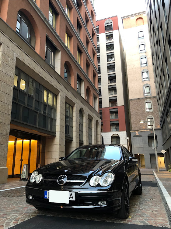 CLK クーペのイタリア街🇮🇹・洗車、ワックス・キリ番ゲットならず・discover_cartune・医療従事者の皆さまに感謝に関するカスタム事例の投稿画像6枚目