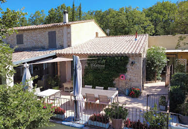 Maison avec piscine et terrasse 1