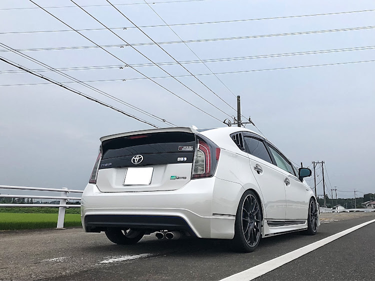 プリウスのtwo-k魂・ケツ曜日・洗車・負けずに頑張ろう・熱中症に気をつけて!!に関するカスタム事例の投稿画像1枚目